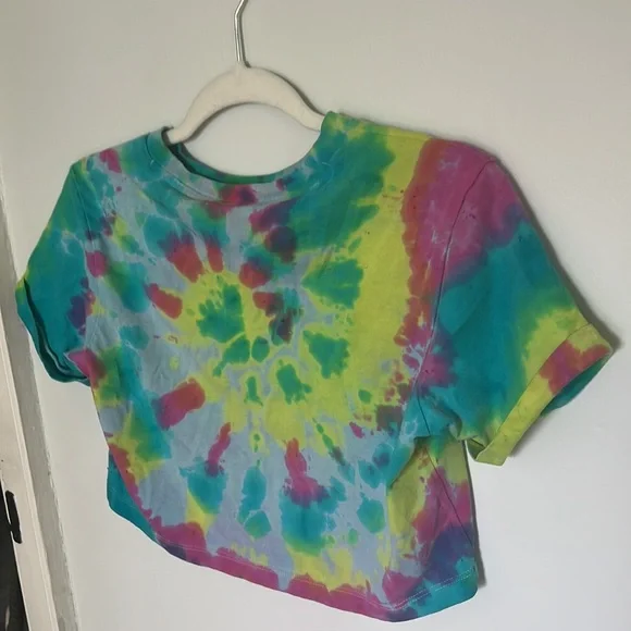 Tie-dyed cropped colorful adidas tee - Picture 3 of 3